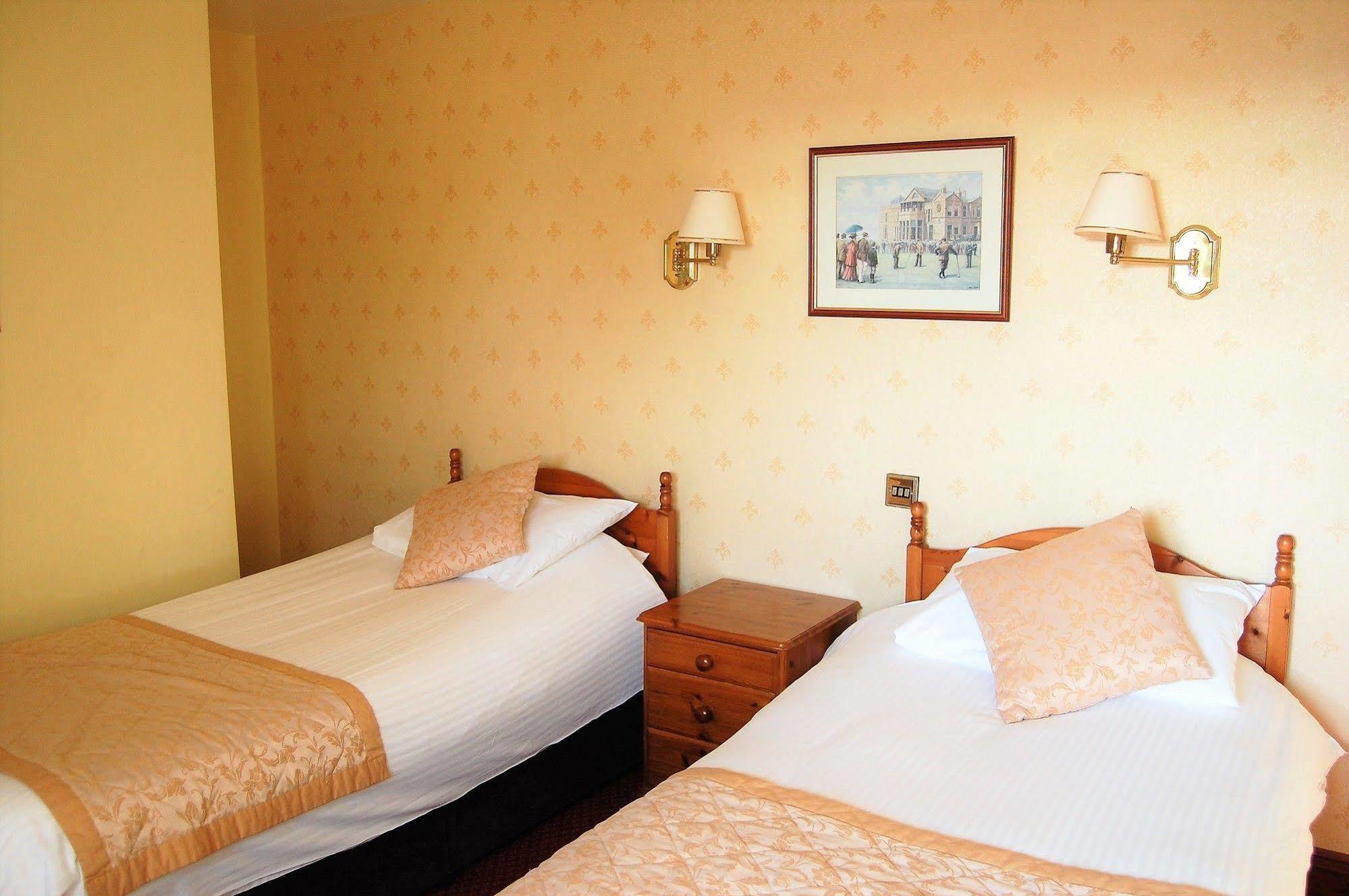 Victoria Hotel 3*