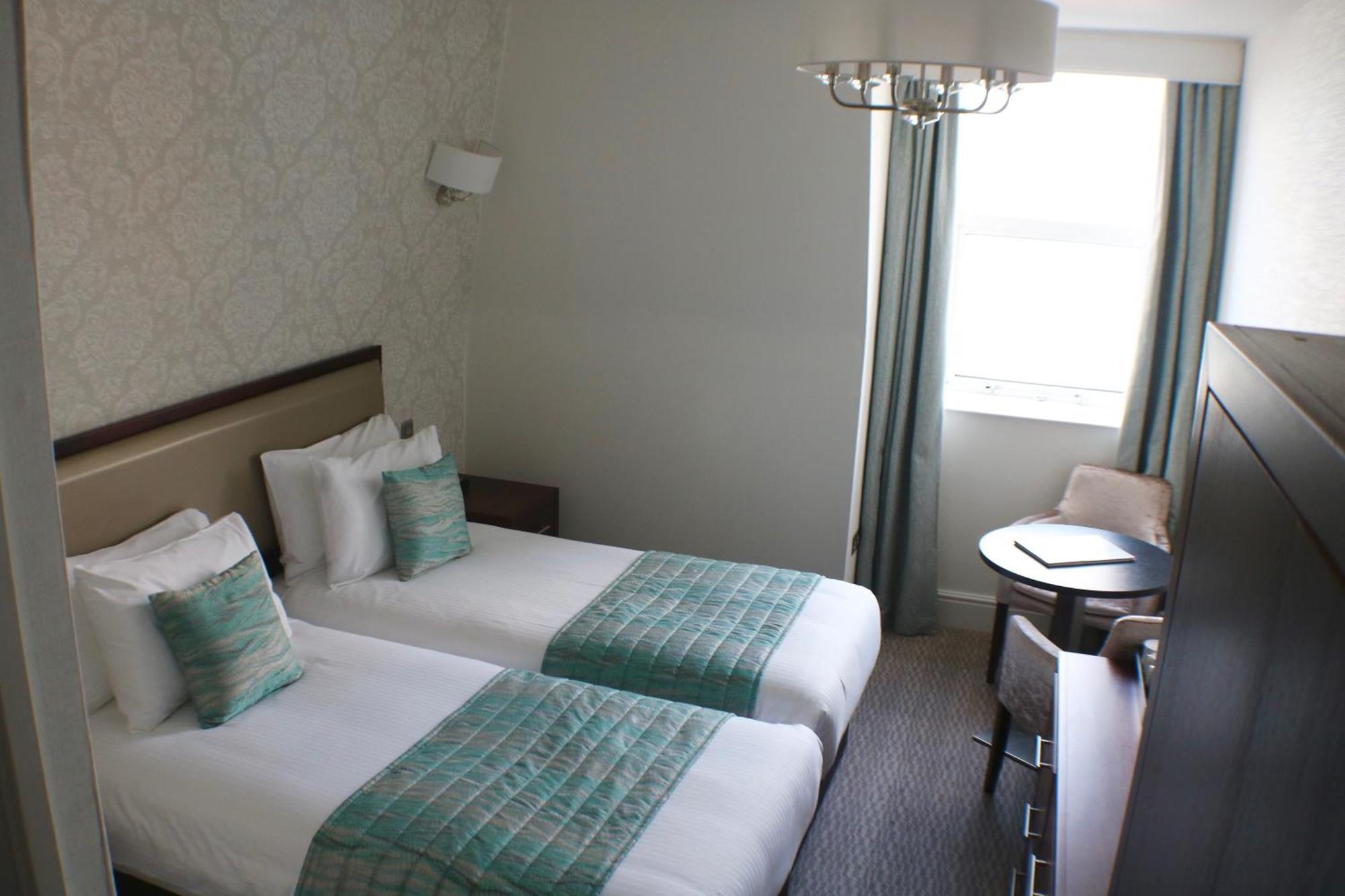 Victoria Hotel 3*